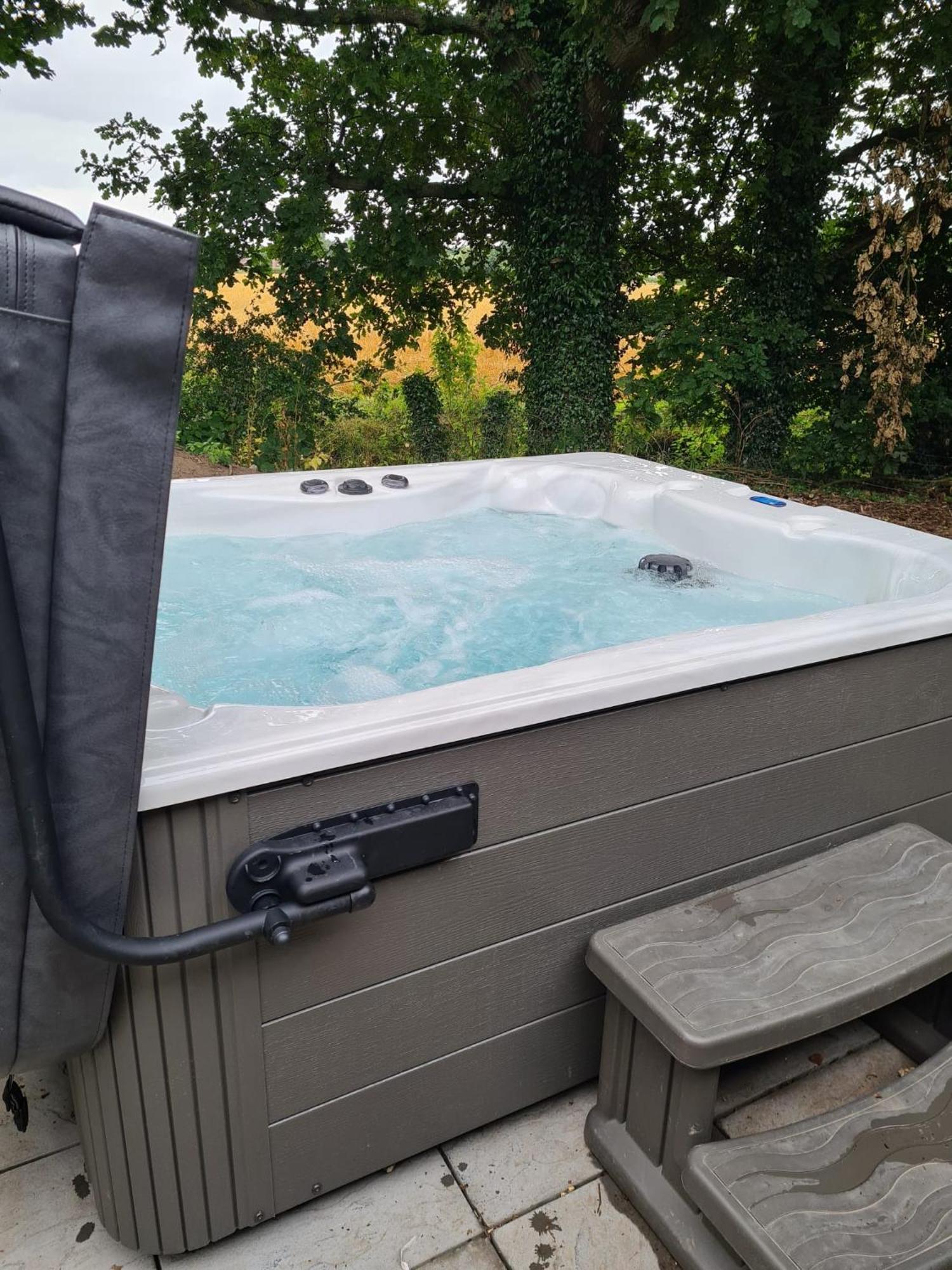 Squirrel Lodge At Owlet Hideaway - With Hot Tub, Near יורק מראה חיצוני תמונה
